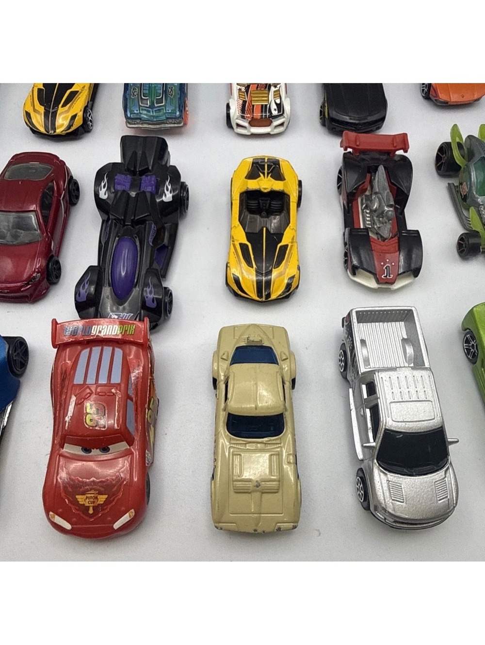 Hot Wheels Diecast Toy Car Lot - 20 Vehicles Including Lightning McQueen - Picture 6 of 7